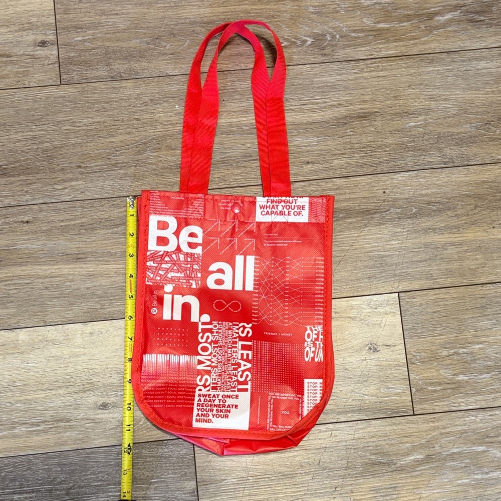 🌟Brand New Lululemon Athletica Red Graphic Mini Bag🌟